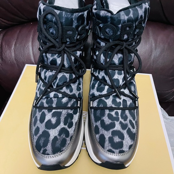 Michael Kors HTF Cassia Booties 9.5 - Picture 6 of 10